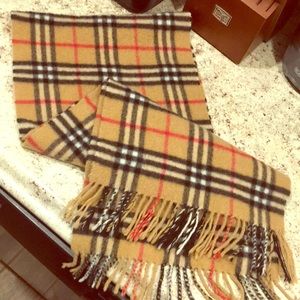 BURBERRY Scarf in great condition